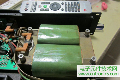 用料很給力！專業(yè)后級(jí)功放美國(guó)高峰FA1201拆解