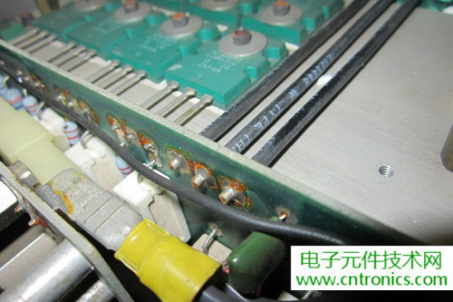 用料很給力！專業(yè)后級(jí)功放美國(guó)高峰FA1201拆解