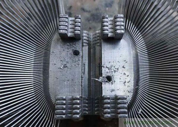 變廢為寶！風(fēng)扇散熱器變身山寨LED燈