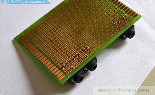 DIY：自制超炫音頻分配器，實(shí)現(xiàn)音箱共用