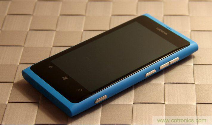 拆解諾基亞Lumia800,做工依舊精細(xì)！