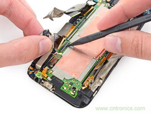 牛人強(qiáng)拆！新HTC One(M8)真機(jī)精密做工難修理