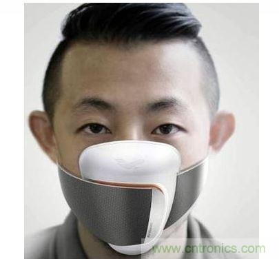Frog Design 開發(fā)了一款可搭配手機應(yīng)用程序使用的智能口罩概念原型，內(nèi)建粒子傳感器，能警告使用者何時該戴上口罩