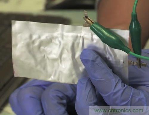 就是這么任性！柔性電池僅需1秒就充電完畢？