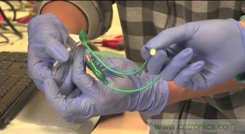 就是這么任性！柔性電池僅需1秒就充電完畢？