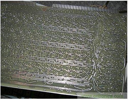 拆解也懷舊，讓人驚嘆的古董級可編程科學(xué)計(jì)算器 from 1966