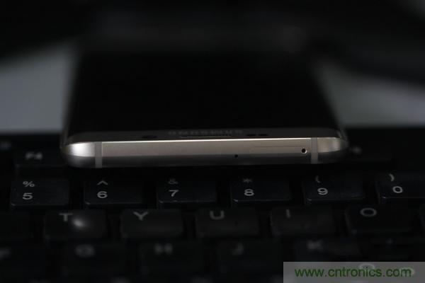 三星S6 Edge+拆解：比S6 Edge加在哪里？