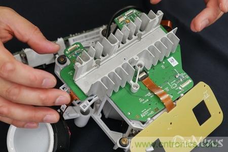 拆解筆記本不過癮，那就來拆拆日本情感機器人吧！