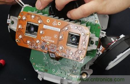 拆解筆記本不過癮，那就來拆拆日本情感機器人吧！