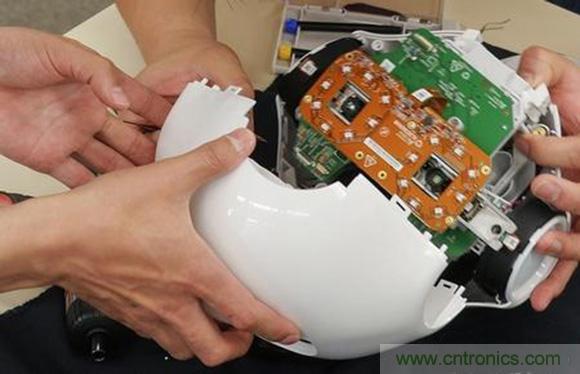 拆解筆記本不過癮，那就來拆拆日本情感機器人吧！