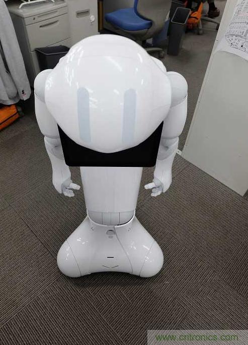 拆解筆記本不過癮，那就來拆拆日本情感機器人吧！