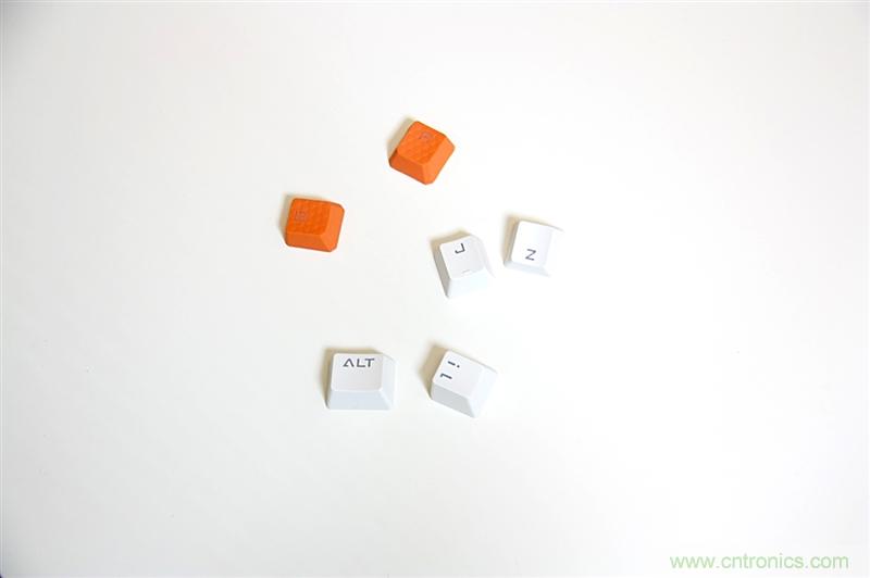 曾經(jīng)的網(wǎng)吧統(tǒng)治者&mdash;雙飛燕血手幽靈機(jī)械鍵盤，真世界最快？