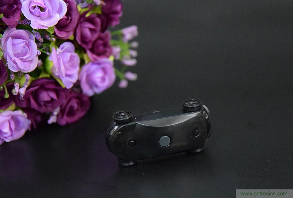 虛擬與現(xiàn)實相結(jié)合的飛車游戲，讓你體驗速度與激情的碰撞！