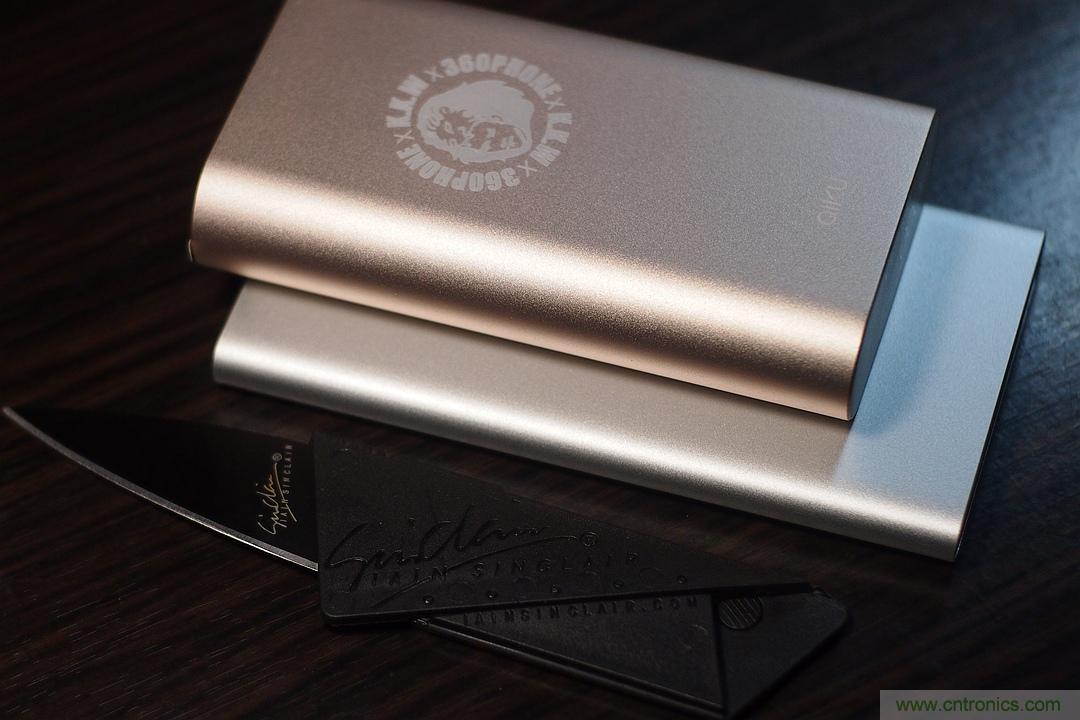 移動電源也玩雙引擎？快到你想象不到