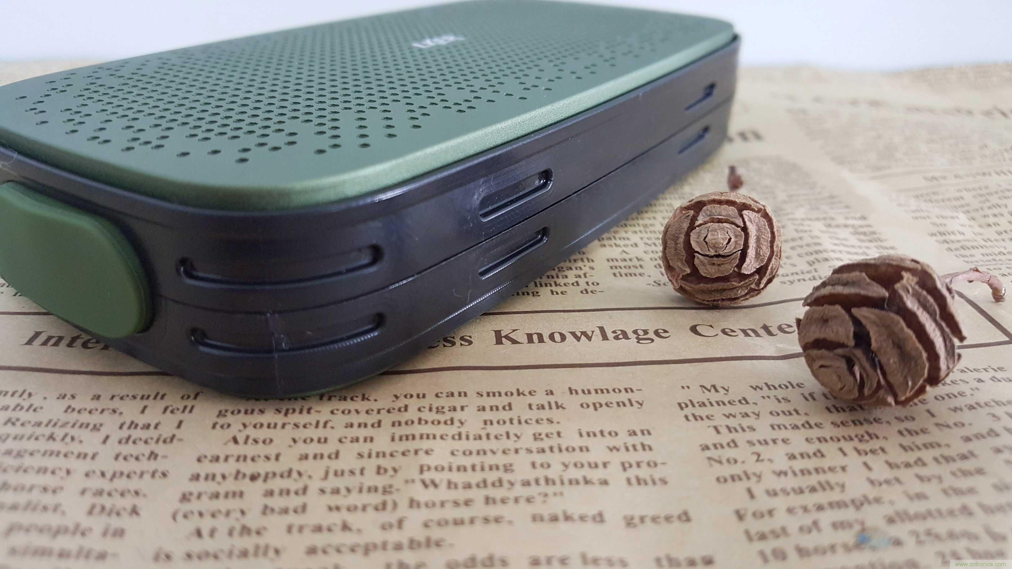 搞怪&ldquo;美人魚&rdquo;盡享靈克藍(lán)牙音箱的天籟之音！