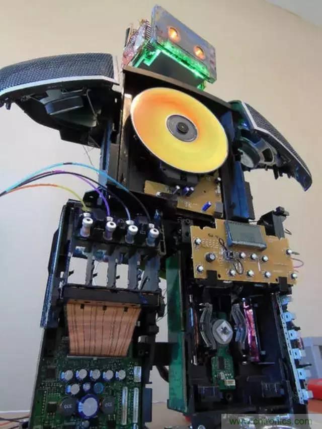 廢舊收音機(jī)如何變身成酷炫機(jī)器人？