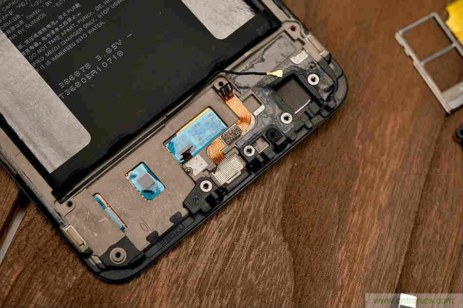 拆解魅族15 Plus：玩轉(zhuǎn)了新概念，但其工藝究竟如何？