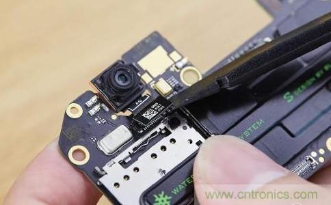 拆解黑鯊手機(jī)：多級(jí)直觸一體式液冷系統(tǒng)有什么門(mén)道？