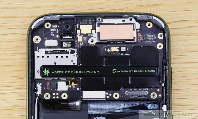 拆解黑鯊手機(jī)：多級(jí)直觸一體式液冷系統(tǒng)有什么門(mén)道？