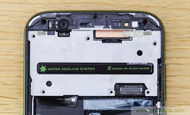 拆解黑鯊手機(jī)：多級(jí)直觸一體式液冷系統(tǒng)有什么門(mén)道？