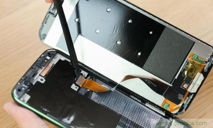 拆解黑鯊手機(jī)：多級(jí)直觸一體式液冷系統(tǒng)有什么門(mén)道？