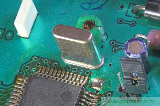 淺談晶體晶振區(qū)別、應(yīng)用范圍及用法