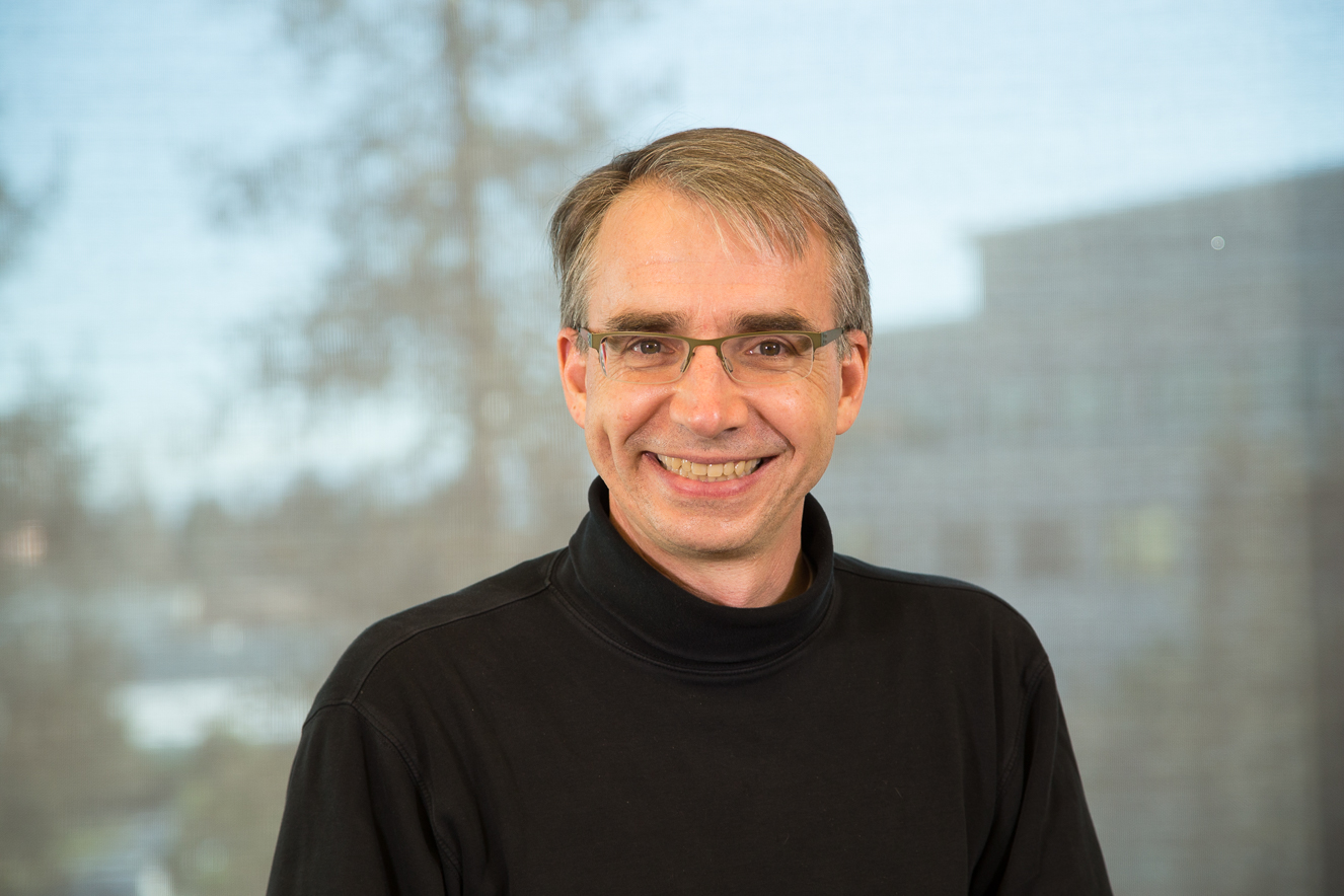 瞄準(zhǔn)五大方向持續(xù)攻關(guān)，構(gòu)建AI網(wǎng)絡(luò)底座