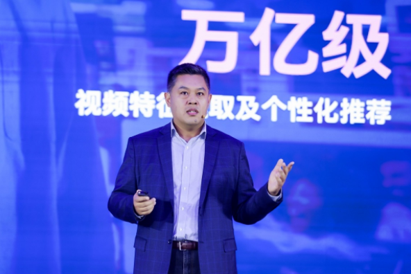 數(shù)據(jù)洪流下的算力突圍：英特爾以生態(tài)之力破局AI規(guī)模化